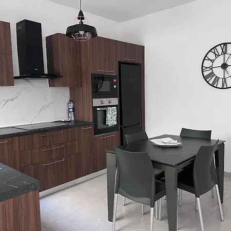 Zenia Court Apartment *